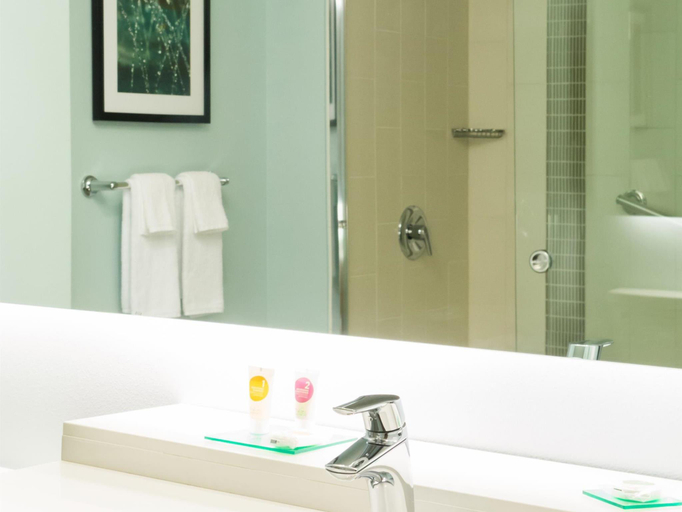 Bathroom 4, Hyatt Place Daytona Beach - Oceanfront, Volusia