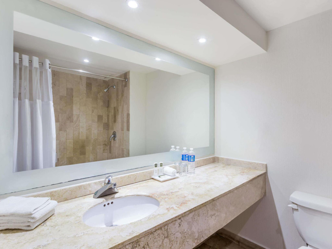Bathroom 3, Baymont Inn & Suites Lazaro Cardenas, Lázaro Cárdenas