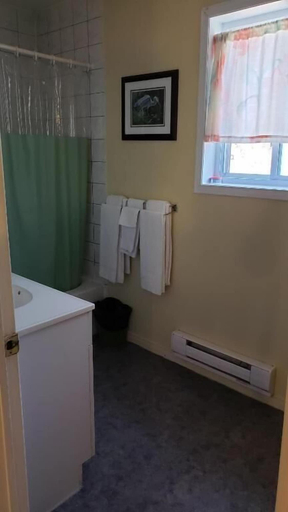 Bathroom 4, Oakwood Motel, Muskoka