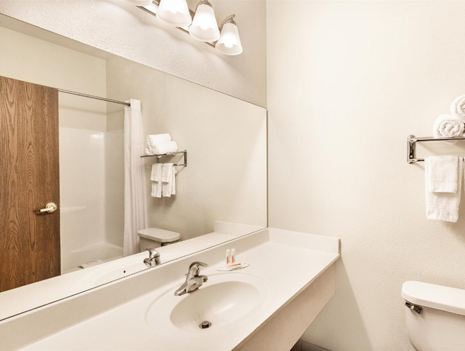 Bathroom 4, Days Inn & Suites by Wyndham Tucson/Marana, Pima