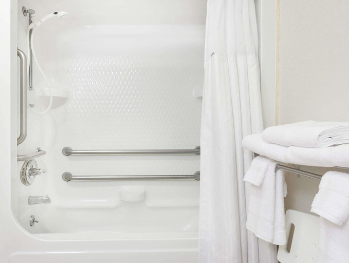 Bathroom 4, Ramada by Wyndham Tell City, Perry