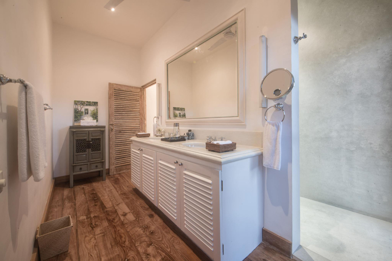 Bathroom 4, 20 Middle Street , Galle Four Gravets