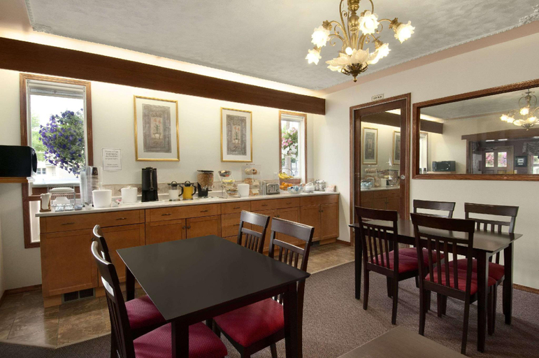 Food & Drinks 4, Travelodge by Wyndham Quesnel, Cariboo