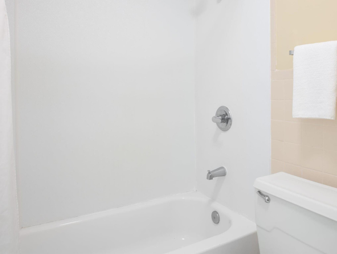 Bathroom, Knights Inn - Aiken, SC, Aiken