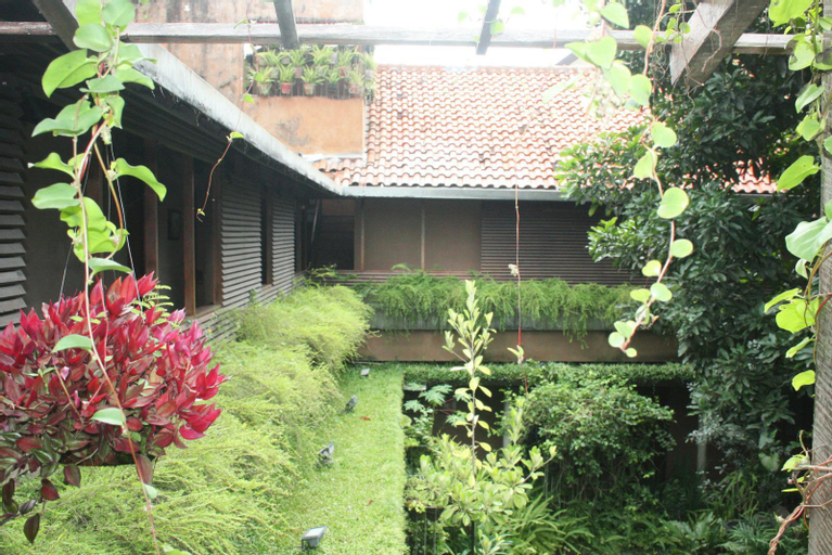 Exterior & Views 22