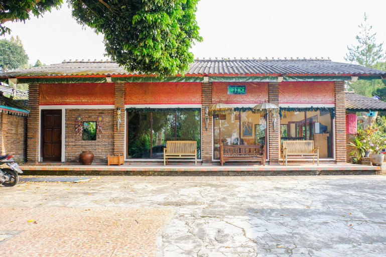 Exterior & Views 30