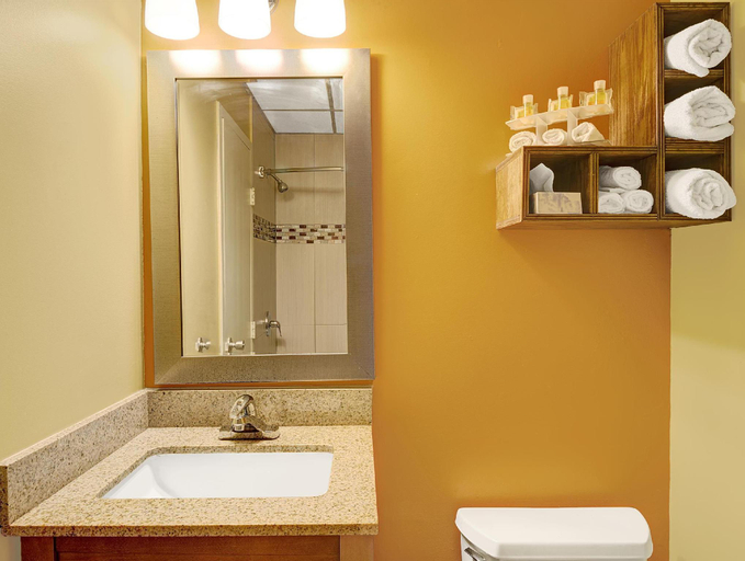 Bedroom 4, Days Inn by Wyndham Southington, Hartford