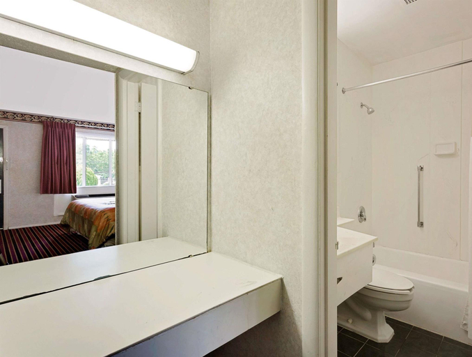 Bedroom 2, Knights Inn - Madison Heights, VA, Amherst
