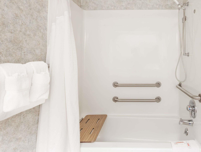 Bathroom 5, Super 8 by Wyndham Erwin, Unicoi