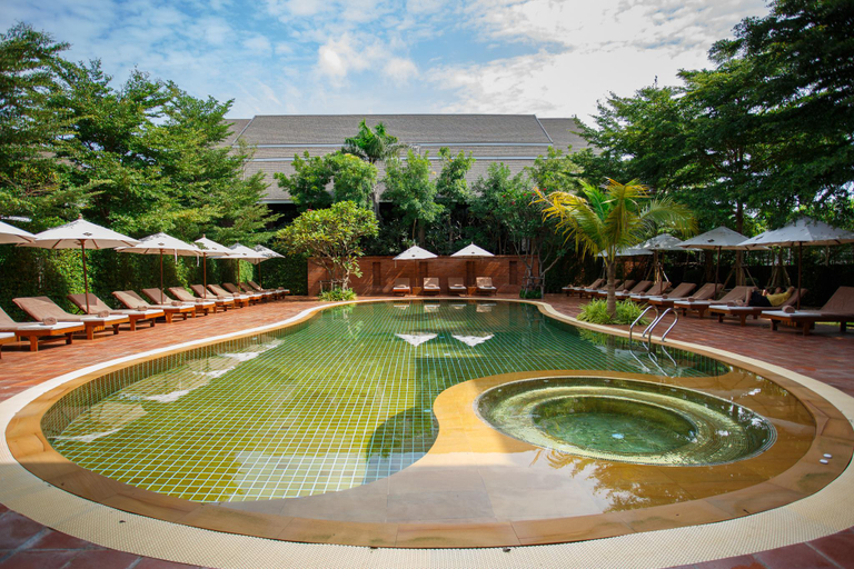 Sport & Beauty 2, Hotel de l'amour, Prakhon Chai