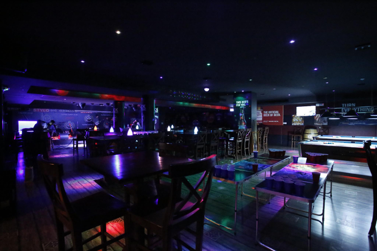 Food & Drinks 16