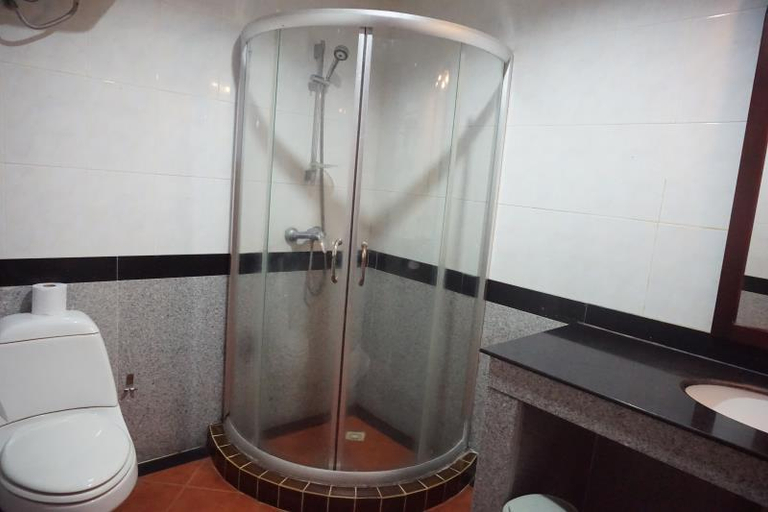 Bathroom 5, Vansana Riverside Hotel, Vientiane