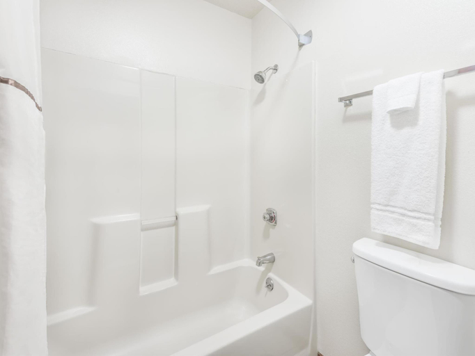 Bathroom 4, Super 8 by Wyndham Marshall, Clark