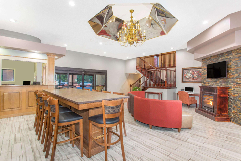 Public Area 2, Ramada by Wyndham Hendersonville, Henderson