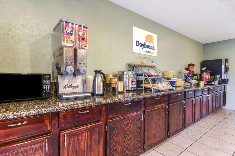 Food & Drinks 5, Days Inn By Wyndham Granbury, Hood