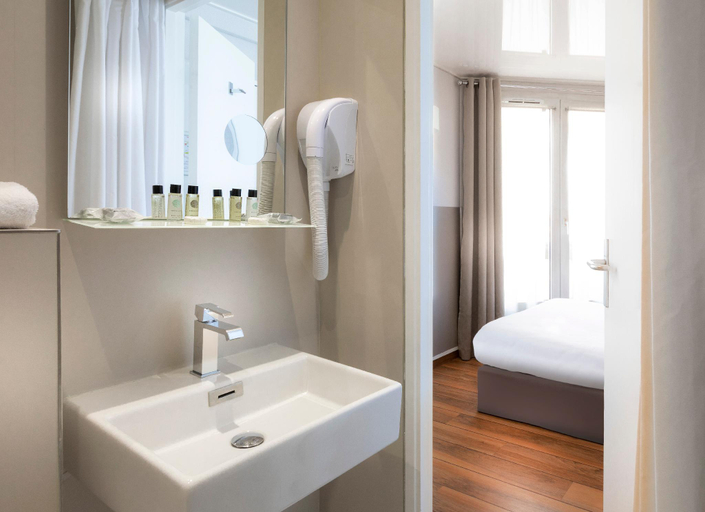 Bathroom 4, Hotel du Lion, Paris