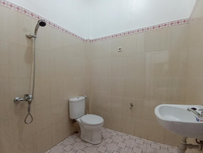 Bathroom 4, RedDoorz Syariah @ Abemoch Kampkey, Jayapura