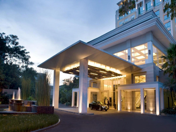 Exterior & Views 30