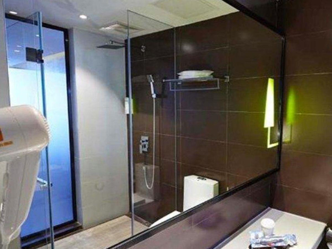 Bathroom, IU Hotel Suining Shehong Bus Station Branch, Suining