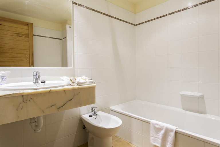 Bathroom, Hotel HYB Sea Club, Baleares