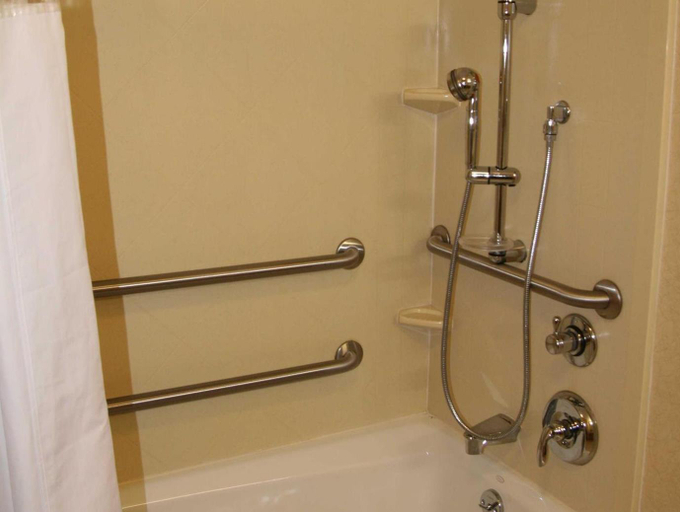 Bathroom 5, Hampton Inn Middletown, New Castle