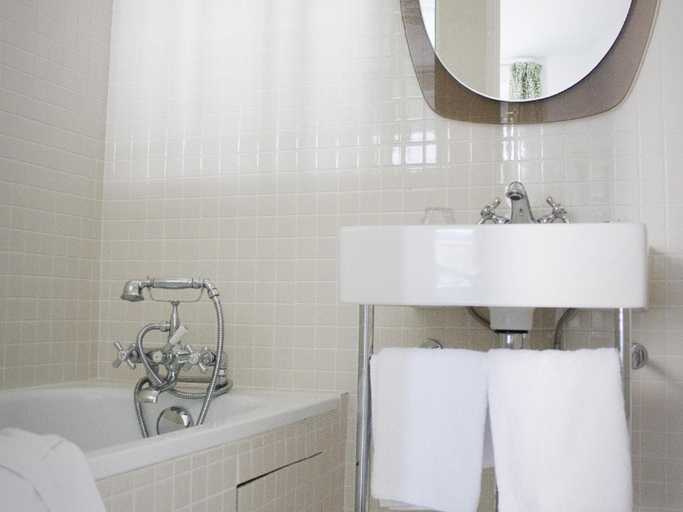 Bathroom 3, Hotel Du Temps, Paris