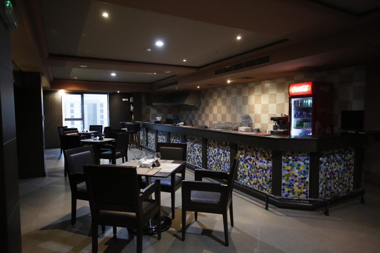 Food & Drinks 13