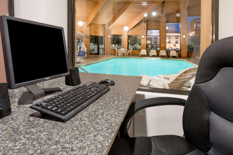 Public Area 2, Baymont By Wyndham Tupelo, Lee