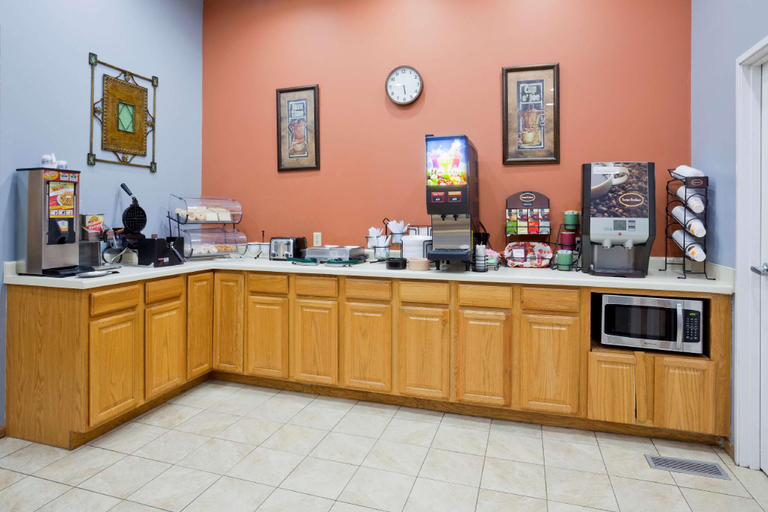 Food & Drinks 4, Waseca Crossings by GrandStay, Waseca