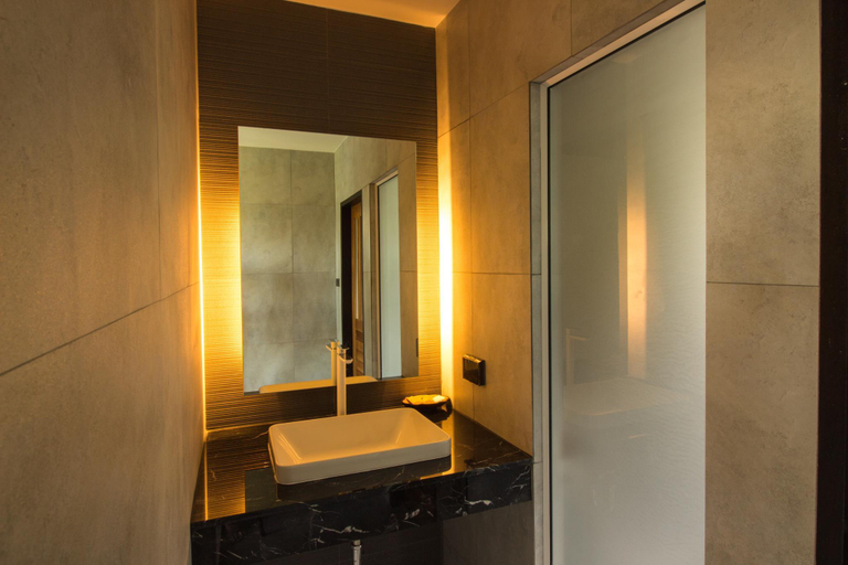 Bathroom 4, Chevin Khaoyai, Pak Chong