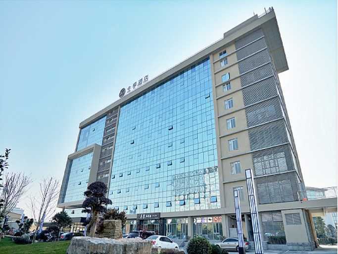 Exterior & Views 20