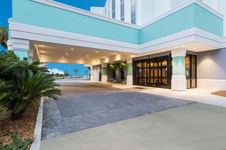 Exterior & Views