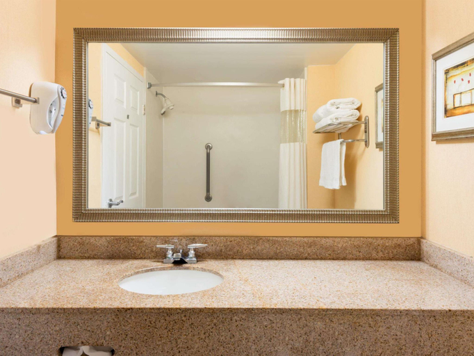 Bathroom 4, Wingate By Wyndham Montgomery, Montgomery