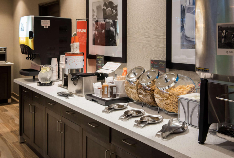 Food & Drinks 5, Hampton Inn & Suites Seattle/Redmond, King