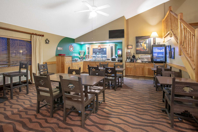 Food & Drinks 5, AmericInn by Wyndham Sayre, Beckham