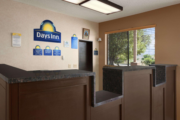 Public Area 2, Days Inn by Wyndham Cortez, Montezuma