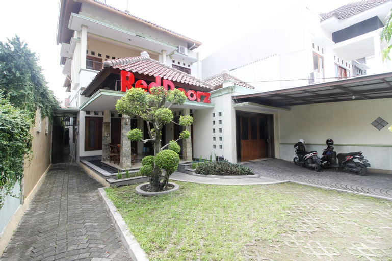 Exterior & Views 23