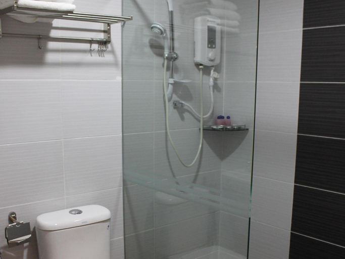 Bathroom 4, Clover Hotel, Johor Bahru