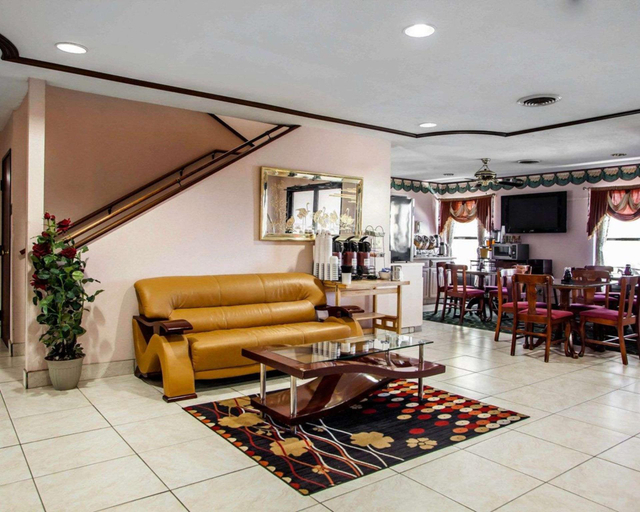 Public Area 2, Quality Inn Arcola, Douglas