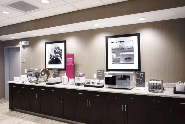 Food & Drinks 5, Hampton Inn & Suites Des Moines/Urbandale, Polk