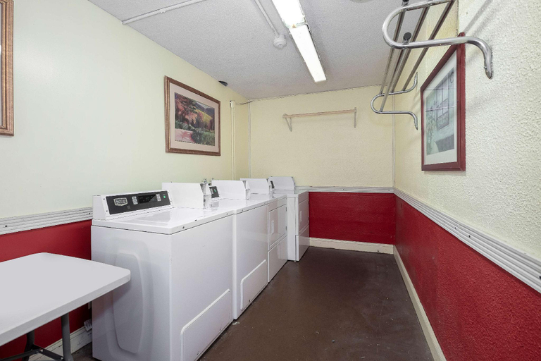 Bathroom 4, Red Roof Inn Murray, Calloway