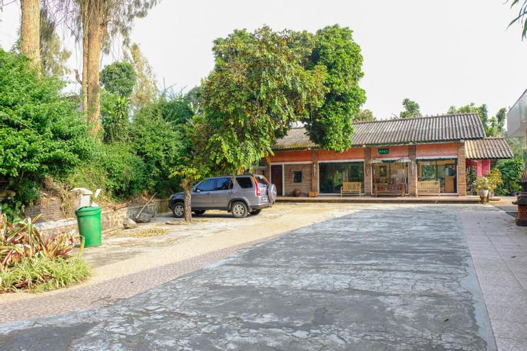 Public Area 26