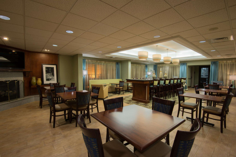 Food & Drinks 5, Hampton Inn Mt. Airy, Surry