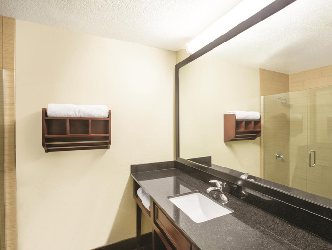 Bathroom 4, La Quinta Inn Suites Conference Center Prescott, Yavapai