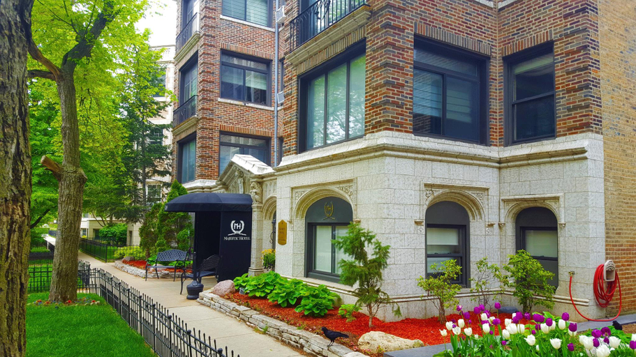 Exterior & Views