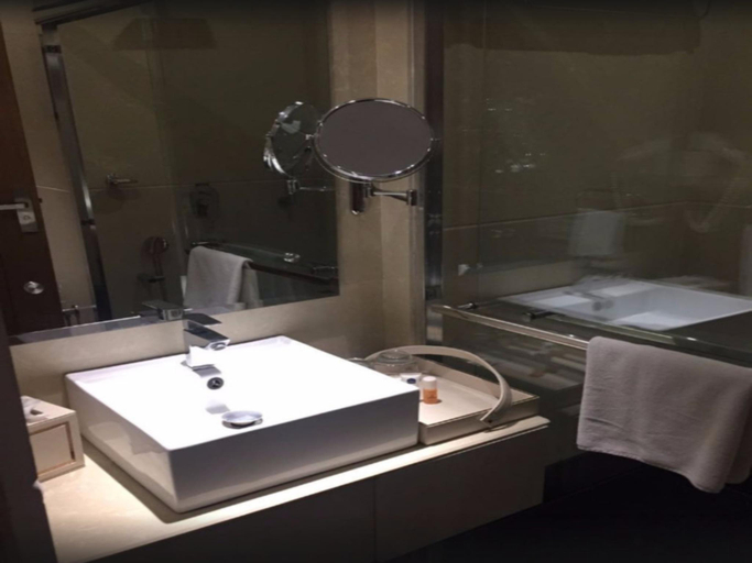 Bathroom 4, Best Western Summerlea, Jalandhar