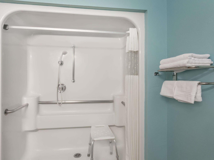 Bathroom 4, Super 8 by Wyndham Cedar City, Iron