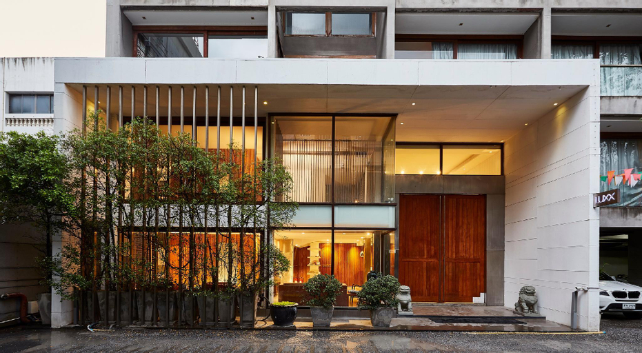 Exterior & Views 17