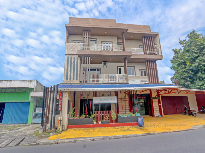 Exterior & Views 1, OYO 90553 Arteri Guest House, Semarang