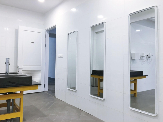 Bathroom 5, The Dorm Saigon, District 1